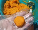 Foto langkah ke 4 dari resep Bola-bola Ubi Kukus.