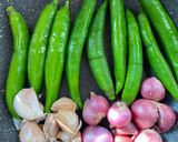 รูปขั้นตอนการทำที่ 1 ของ น้ำพริกมะกอกพริกหนุ่มแกล้มผักสมุนไพร🌶️🧄