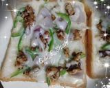 A picture of step 2 of Bread Pizza.