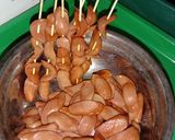 Gambar langkah 3 resipi Sosej cucuk.