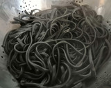 Foto del paso 7 de la receta: Linguini con salsa de atún