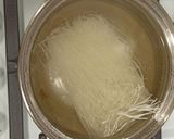 Foto del paso 4 de la receta: Pollo agridulce 🍗 con fideos de arroz 🍜