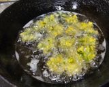 A picture of step 4 of Palak Pakore /Spinach Fritters.