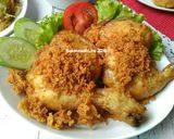 Foto langkah ke 4 dari resep Ayam Goreng Kremes Ala Mbok Berek.