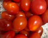 Foto del paso 1 de la receta: Ensalada de tomates cherry con pavo al ajillo