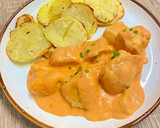 Foto del paso 6 de la receta: Pollo con salsa de pimientos de piquillo y patatas hechas en airfryer