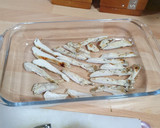 Foto del paso 1 de la receta: Ensalada de tomate champiñones y pollo