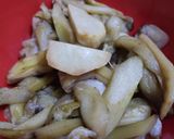 Gambar langkah 1 resipi Asam Pedas Keladi.