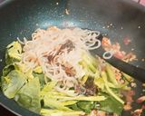 รูปขั้นตอนการทำที่ 2 ของ ผัดเส้นบุกสาหร่าย,ยอดคะน้า,หมูสับ - คีโต