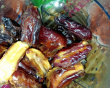 A picture of step 1 of Dates Fudge.