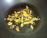 Foto del passaggio 1 della ricetta Spaghetti Cozze e Datterini Gialli