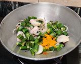 A picture of step 4 of Methi bhindi.