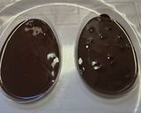 Foto del paso 1 de la receta: Huevos De Pascua Tableta Con Chocolate Negro, Blanco, Dulce De Leche Y Rocklets Estilo Bajoneros