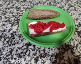 Foto del paso 2 de la receta: Bocadillo de pan de 7 cereales con rúcula y queso 😋, buenísimo..👌