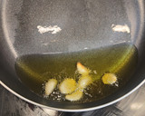 Foto del paso 4 de la receta: Pollo al ajillo con cava