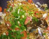 Foto langkah ke 7 dari resep Mie goreng ebi.
