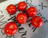 Une image de l'étape 1 de Tomates farcies aux sardines à l'huile, feta et herbes.