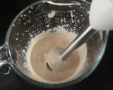 A picture of step 2 of Chikoo milkshake.