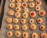 Foto del passaggio 4 della ricetta Biscotti alla pasta di mandorle