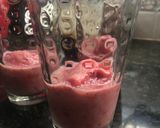 Foto del paso 2 de la receta: Frapucchino de frutilla sencillo🍓🍓🍓🍸
