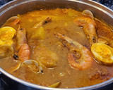 Foto del paso 6 de la receta: Rape con patatas, gambones y frutos del mar