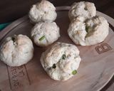Foto del paso 5 de la receta: Pancitos sencillos de morrón y cebolla