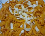 Foto del paso 1 de la receta: Cintas bicolor con salsa rápida (para frezar)