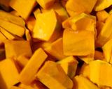A picture of step 1 of Pumpkin ki sabji.
