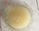 Foto del paso 2 de la receta: Gelatina combinada Fresa y Limón con Centro de Fresa y Crema de Avellanas