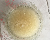 Foto del paso 2 de la receta: Gelatina combinada Fresa y Limón con Centro de Fresa y Crema de Avellanas