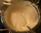 A picture of step 1 of Mini Oreo Cheesecake.