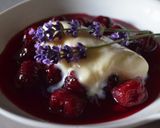 Une image de l'étape 4 de Soupe de cerises noires et glace à la lavande du jardin.