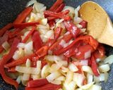 Foto del paso 1 de la receta: Arroz marinero (paella exprés)