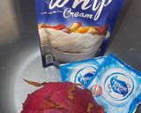 Foto langkah ke 1 dari resep Es Krim Buah Naga Simple.