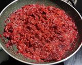 चविष्ट आणि पौष्टिक बीटरूट हलवा..(Beetroot Halwa Recipe In Marathi) रेसिपी स्टेप 7 फोटो 