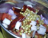 A picture of step 1 of Masala Puri.