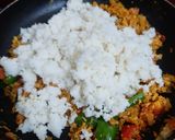 A picture of step 5 of Egg kothu idly.