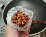 Foto langkah ke 6 dari resep Kacang Pedas Karamel Klasik.