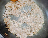 Foto langkah ke 2 dari resep Kabocha paprika tumis daging giling.