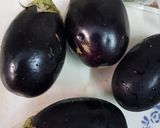 A picture of step 1 of Brinjal ki sabzi.
