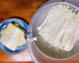 รูปขั้นตอนการทำที่ 1 ของ เห็ดเข็มทองห่อเกี๊ยว 🫔🫔