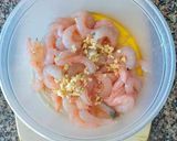 Foto del paso 1 de la receta Gambas al fish masala con patatas confitadas en fumet de gambas