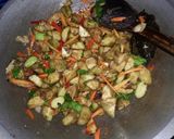Foto langkah ke 6 dari resep Tumis Terong Ijo Wortel.