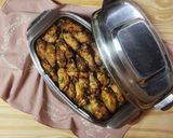 Foto del paso 7 de la receta: 🍗🥔🧅 Alitas de pollo al horno sobre colchón de papas y cebollas 🧅🥔🍗