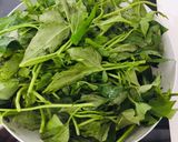 Hình bước làm 4 của món Rau lang xào hành tỏi