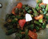 A picture of step 6 of Bhindi tomato masala fry.