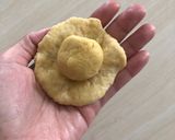 Foto langkah ke 3 dari resep Bolen pisang tanpa korsvet, enak dan renyah.