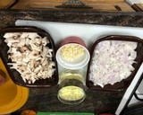 Foto del paso 3 de la receta: Chuletas de aguja en salsa con guarnición de champiñón al horno y arroz hervido con trufa rallada