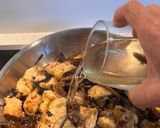 Foto del paso 7 de la receta: Pollo con colmenillas y setas silvestres para buffet navideño