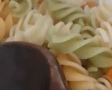 Foto del paso 1 de la receta: Ensalada de pasta con salsa rosa